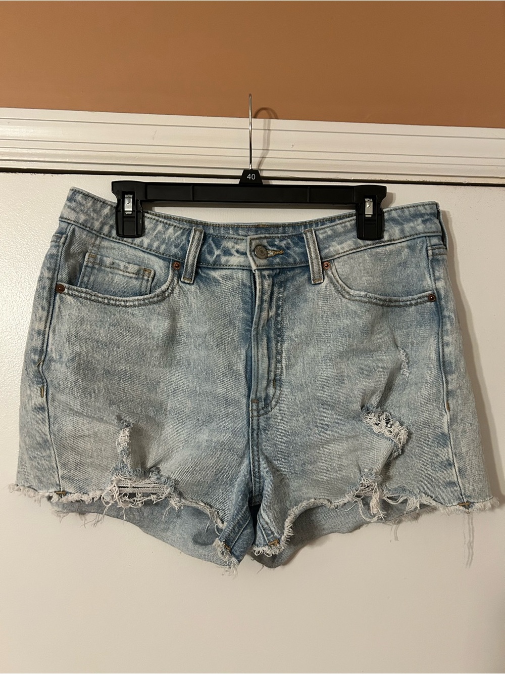 Old Navy OG Straight Distressed Denim Shorts – Size 12 – Light Wash